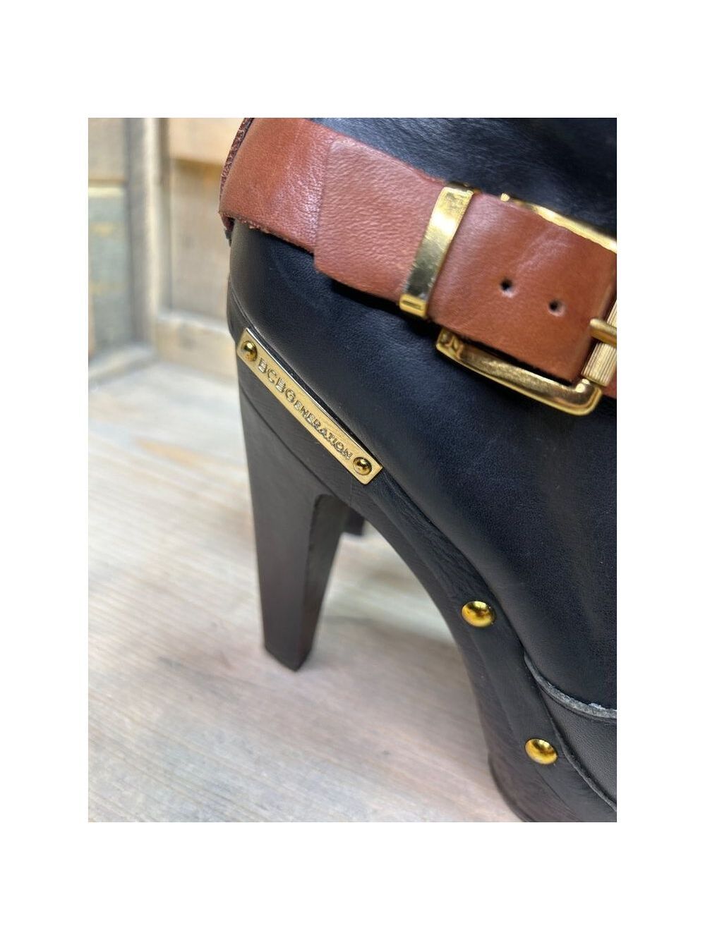 US7 BCBG Generation Leather OUTER High Fall Boots Black Brown - flawed interior - Picture 3 of 11